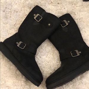 Black buckle Uggs